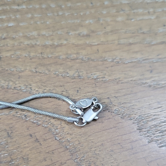 Elegant Silver tone cloisonne glass Heart Pendant Necklace - Picture 4 of 5